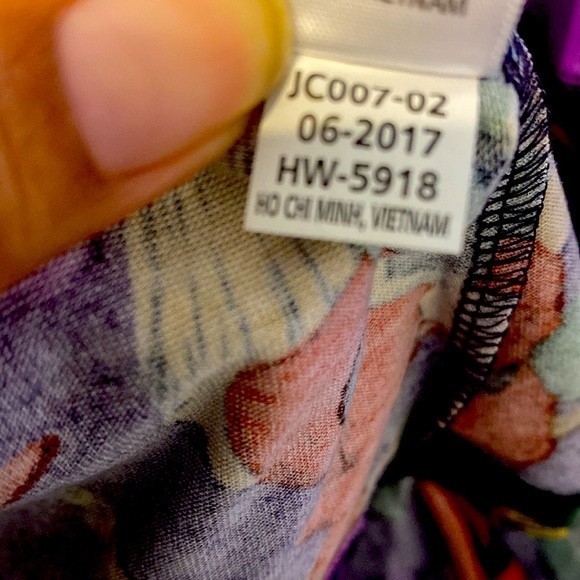 Unisex Lularoe Randy Shirt Gray w/ Witches Hats & Brooms Graphic L New NWT - Picture 7 of 7